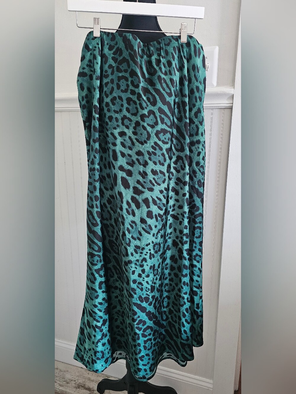 Dressed In Lala Emerald Green Leopard-Print Satin Maxi Skirt 2X - Picture 3 of 4